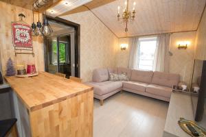 Apartment with private garden and large balcony