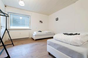 Workers Home- Central - 8 single box spring beds - near Enschede