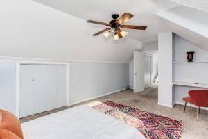 WOW! Spacious Retreat & amazing yard 2400+4bd3bth