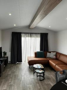 Polderhuisje 2 - Heerlijk chalet nabij strand en duin - 2 slaapkamers - Midicamping - Rockanje