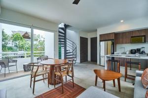 Macbeth - Rooftop with Jacuzzi & Beach Club Access