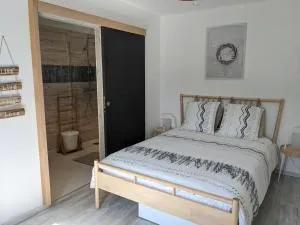 Chambre double indépendante BALI au sein du domaine PASSELOUP - Jarnioux