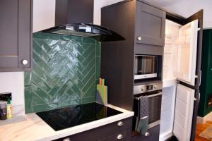 Hot Tub, Free Parking, Near Shops & Restaurants, Location 1m to City