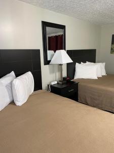 The New Lantern Motel
