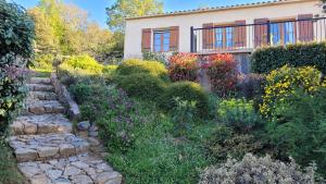 Maisons de vacances Maison avec piscine entre mer et montagne : photos des chambres