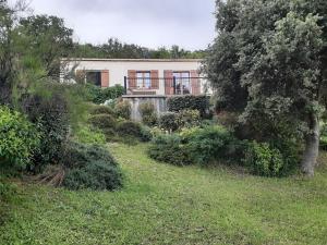 Maisons de vacances Maison avec piscine entre mer et montagne : photos des chambres