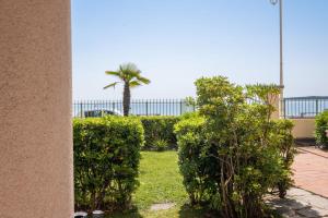 RARE! Exquisite 2-bd Apartment Facing the Sea