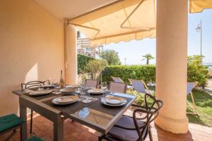 RARE! Exquisite 2-bd Apartment Facing the Sea