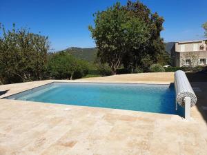 Maisons de vacances Maison avec piscine entre mer et montagne : photos des chambres