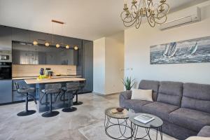 Doris Place - sea view flat close to beach