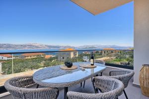 Doris Place - sea view flat close to beach