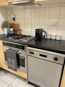 Morgan Place - Central Melbourne CBD Apartment on Flinders Lane Late Check-Out, Complimentary Welcome Hamper