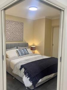 Morgan Place - Central Melbourne CBD Apartment on Flinders Lane Late Check-Out, Complimentary Welcome Hamper