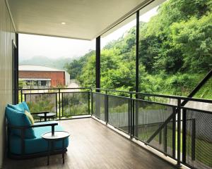 Phòng Container Gladiator Lớn Giường Lớn (Grand Gladiator Container King Room)