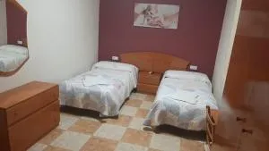 Hostal Los Amigos - Casas de Fernando Alonso