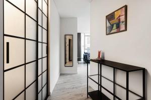 HaPPy Inn VIP, Self Check-In-24x7, A-C, Parking-in-the-underground-Garage