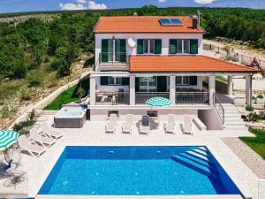 Splendid villa with panoramic view 