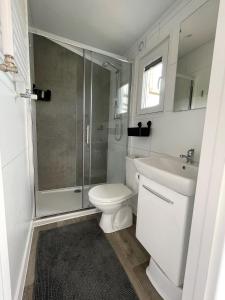 Polderhuisje 2 - Heerlijk chalet nabij strand en duin - 2 slaapkamers - Midicamping - Rockanje