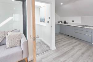 Host & Stay - Coastal Townhouse