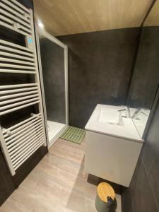 Chalets Le Refuge de Belbriette, chalet au coeur de la nature avec spa : photos des chambres