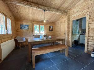 Chalets Le Refuge de Belbriette, chalet au coeur de la nature avec spa : photos des chambres