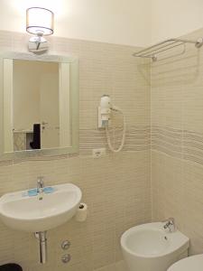 Doppel- oder Zweibettzimmer