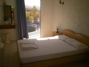 Aetos Beach Bungalows Evia Greece
