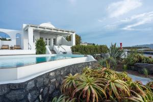 Diamond 4 Bedroom Sunset & Sea View Villa with Private Pool & Hot Tub room in Oia Sunset Villas