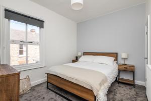 3 Hampden Street Stylish, Central 2-Bed York Terrace with Parking - Pass the Keys