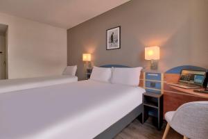 Hotels Kyriad Anglet - Biarritz : Chambre Triple