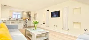 Top Floor Flat 5 Northwood - 诺斯伍德