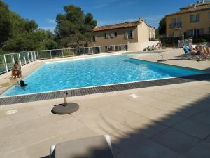 Maisons de vacances Les Coteaux B10, Maison T3 climatisee dans le domaine du golf de Pont Royal, 6 pers maxi : photos des chambres