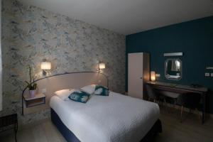 Hotels LOGIS Le CANTAREL : photos des chambres