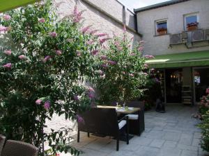 Hotels LOGIS Le CANTAREL : photos des chambres