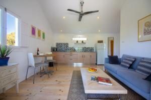 Azulita, Tranquil Garden Casita, Walk to Beach