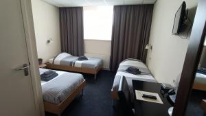 Double or Twin Room with Extra Bed room in Hotel Rozenburg