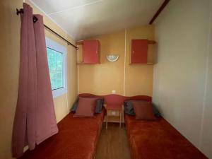 Campings Logement 2 chambres avec jacuzzi sur terrain en pleine nature : photos des chambres