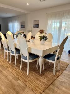 Villa Olivia con Piscina, Jardin y Parking