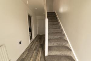 Contractor-Ready House - Bright, Spacious, and Free WiFi Included!