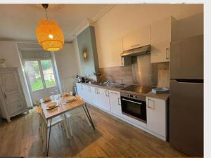 Appartements -Le Petit Rochelais- centre ville, stationnement, Netflix - ideal couples, familles, business : photos des chambres