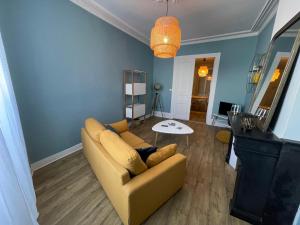 Appartements -Le Petit Rochelais- centre ville, stationnement, Netflix - ideal couples, familles, business : photos des chambres