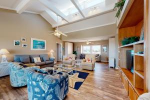 Crosswind Landing by Meyer Vacation Rentals