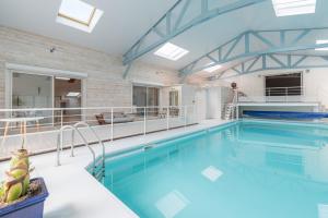 Maisons de vacances Jolie maison avec piscine interieure et sauna : photos des chambres