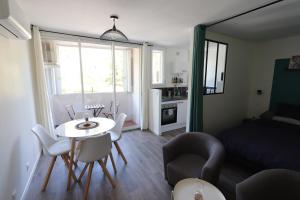 Appartements Studio tout confort - Climatisation, parking, wifi : photos des chambres