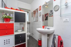 Udine Viale Venezia Huge Red Apartment