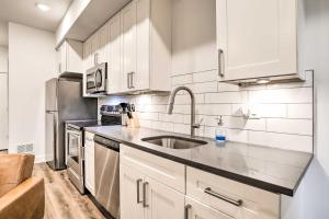 Trendy Apt with Laundry Machines Less Than 3 Mi to Dtwn