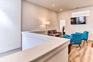 Central Pet-Friendly Apt - Minutes to Dtwn!
