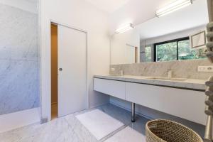 Villas MARBLE  KEYWEEK Villa avec piscine chauffee et jardin a Biarritz : photos des chambres