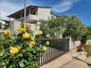 Spahiu Guesthouse - 3hvězdičkové hotely ve městě Ksamil