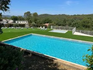 Joli Mobil-Home de Vacances, Ideal pour les familles - Sainte-Anastasie-sur-Issole